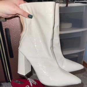 BRAND NEW FASHION NOVA BOOTS!